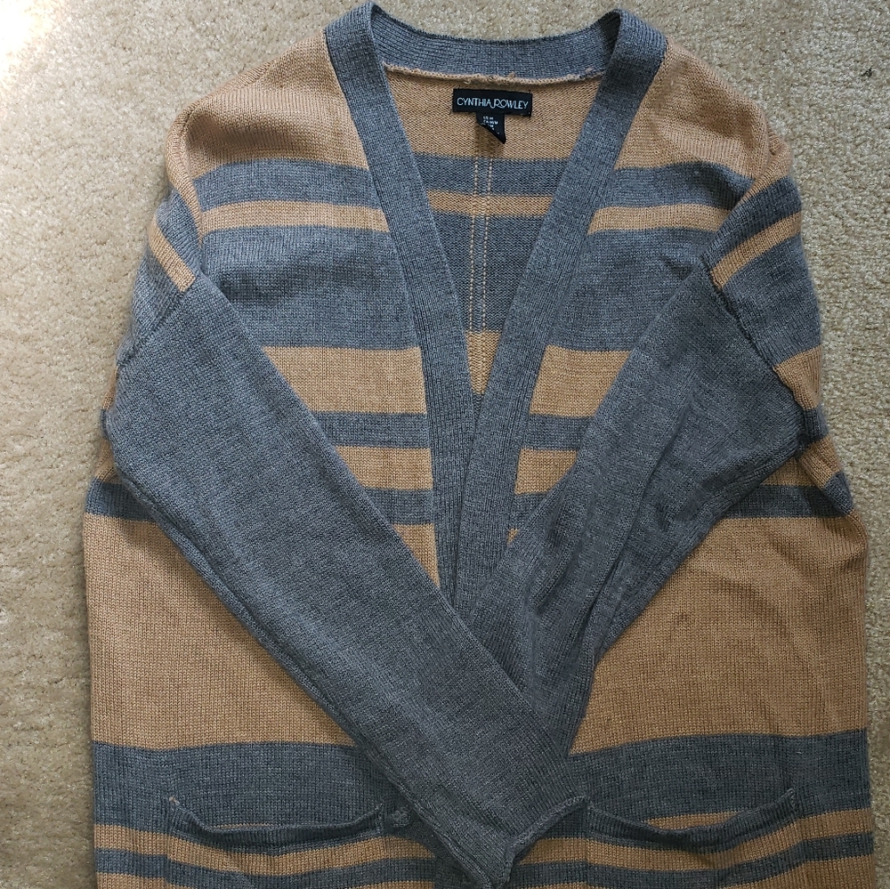 Cynthia Rowley gray and tan sweater w/pockets